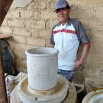 Don Ismael Artesania de Raquira artesania de Colombia artesana ceramista pueblo Filtro del Abuelo Agua de la Abuela